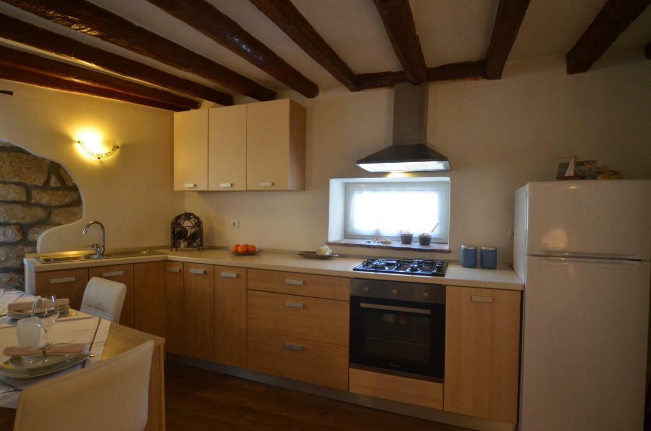 Apartment Eleni Ровин Екстериор снимка